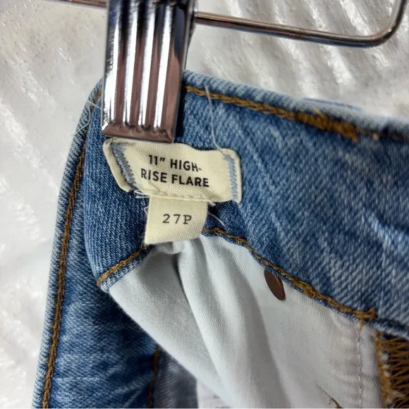 Madewell 11" High Rise Flare Jeans in Conwell Wash 27 Petite - Picture 6 of 7